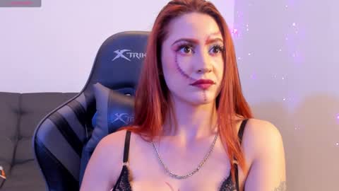 Snapshot of amypond__ chatting on 10.09.25 Amy online show from 10.09.25