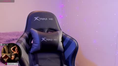 Snapshot of amypond__ chatting on 10.24.25 Amy online show from 10.24.25