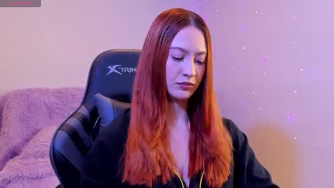 Snapshot of amypond__ chatting on 10.25.25 Amy online show from 10.25.25