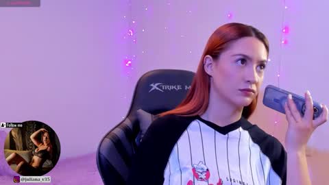 Snapshot of amypond__ chatting on 11.07.25 Amy online show from 11.07.25