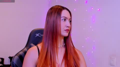 Snapshot of amypond__ chatting on 11.30.25 Amy online show from 11.30.25