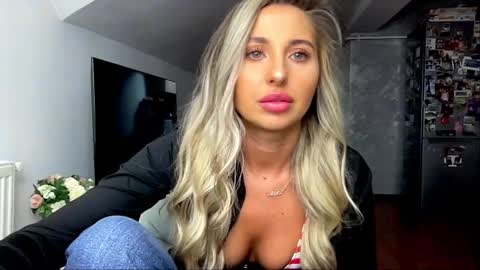 Snapshot of amyroberta92 chatting on 01.22.25 amyroberta92 online show from 01.22.25