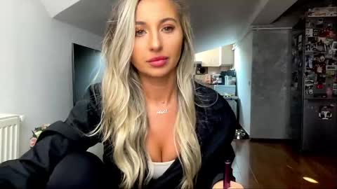 Snapshot of amyroberta92 chatting on 01.23.25 amyroberta92 online show from 01.23.25