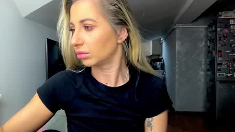 amyroberta92 online show from 12.22.25