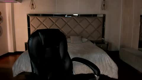 AMY R  online show from 05.25.26