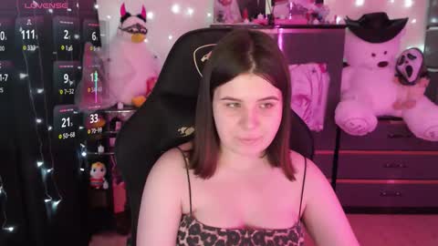 Snapshot of amyvibes chatting on 10.28.25 amyvibes online show from 10.28.25