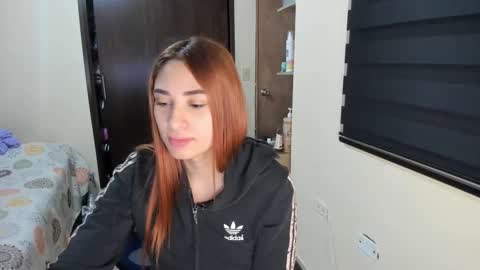 Snapshot of amywalker01 chatting on 10.01.25 amy online show from 10.01.25