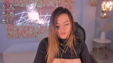 Snapshot of amywoods chatting on 12.28.24 online show from 12.28.24