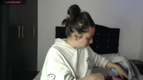 ana_arms_ online show from 04.09.26