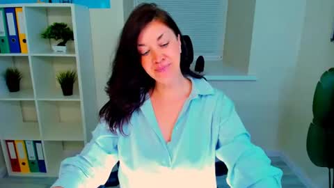 Snapshot of ana_mills chatting on 06.14.26 Ana online show from 06.14.26