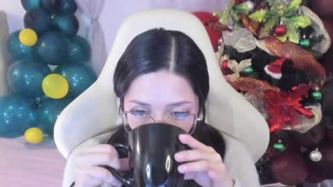 Im anna but you can call me as you want online show from 12.09.24