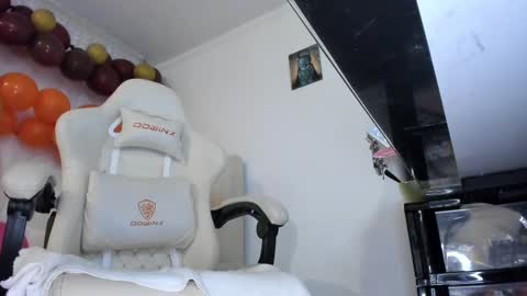 Im anna but you can call me as you want online show from 02.10.25