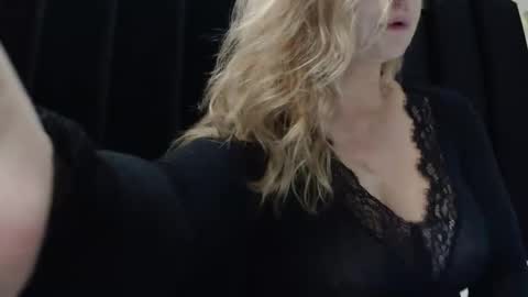 Snapshot of anabeatrice29 chatting on 11.20.25 Ana online show from 11.20.25