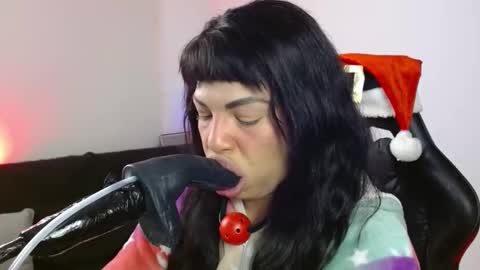 Snapshot of anabel693 chatting on 12.23.24 anabel alice gandara online show from 12.23.24