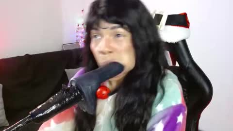 Snapshot of anabel693 chatting on 12.23.24 anabel alice gandara online show from 12.23.24