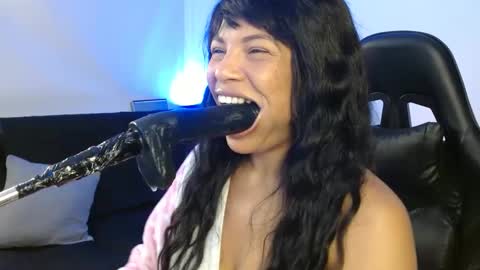 Snapshot of anabel693 chatting on 02.04.25 anabel alice gandara online show from 02.04.25