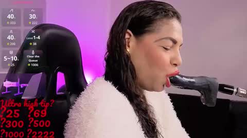 Snapshot of anabel693 chatting on 10.21.25 anabel alice gandara online show from 10.21.25