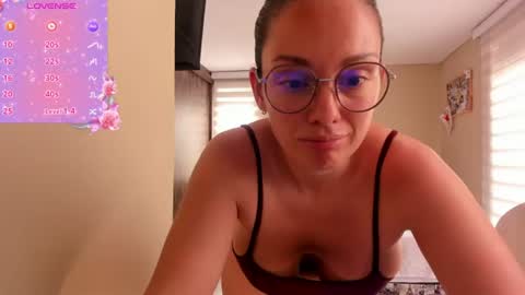 Snapshot of anabel_25 chatting on 06.10.26 Anabel online show from 06.10.26
