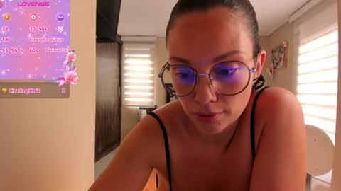 Snapshot of anabel_25 chatting on 06.20.26 Anabel online show from 06.20.26