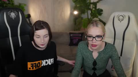 Snapshot of anabel_team054 chatting on 11.26.25 PLAYHARD054 online show from 11.26.25