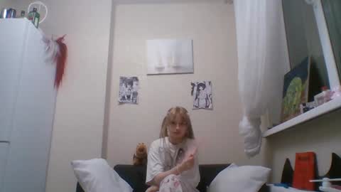 Snapshot of anabelbrando chatting on 06.21.26 Malvina online show from 06.21.26