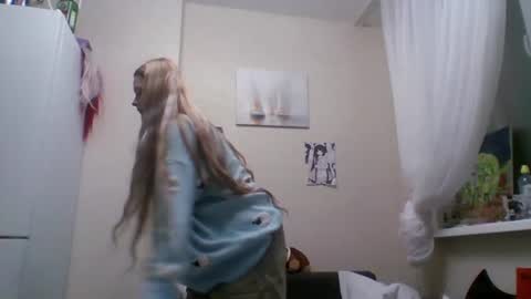 Snapshot of anabelbrando chatting on 06.25.26 Malvina online show from 06.25.26