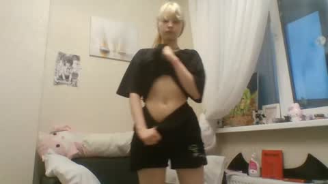 Snapshot of anabelbrando chatting on 07.15.26 Malvina online show from 07.15.26