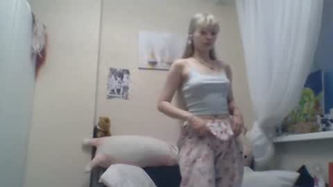 Snapshot of anabelbrando chatting on 07.20.26 Malvina online show from 07.20.26