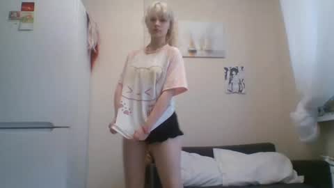 Snapshot of anabelbrando chatting on 07.22.26 Malvina online show from 07.22.26