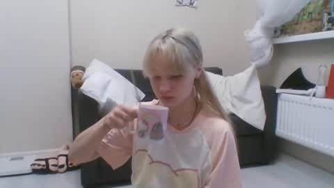 Snapshot of anabelbrando chatting on 07.23.26 Malvina online show from 07.23.26