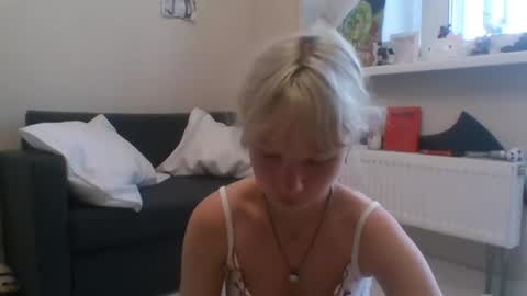 Snapshot of anabelbrando chatting on 07.28.26 Malvina online show from 07.28.26