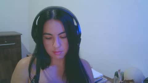 Snapshot of anabelenogueira1 chatting on 04.22.26 anabelenogueira1 online show from 04.22.26