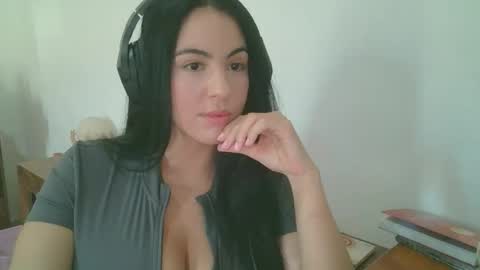 Snapshot of anabelenogueira1 chatting on 05.28.26 anabelenogueira1 online show from 05.28.26