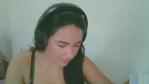 Snapshot of anabelenogueira1 chatting on 05.29.26 anabelenogueira1 online show from 05.29.26