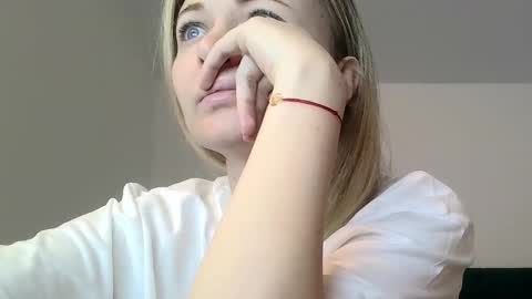 Snapshot of anabellaana11 chatting on 03.10.25 anabellaana11 online show from 03.10.25