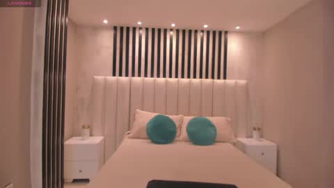 Snapshot of anadurant chatting on 10.21.25 Ana online show from 10.21.25