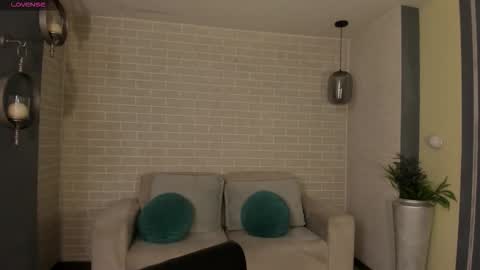 Snapshot of anadurant chatting on 11.19.25 Ana online show from 11.19.25