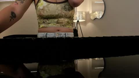 Snapshot of anadurant chatting on 12.03.25 Ana online show from 12.03.25