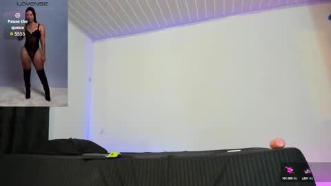 Snapshot of anahi_cruz77 chatting on 09.30.25 Ana online show from 09.30.25