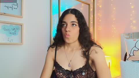Snapshot of anahi_maite chatting on 05.06.26 Anahi online show from 05.06.26