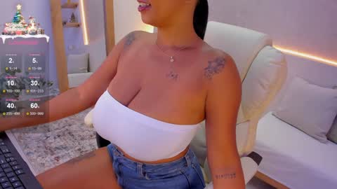 Snapshot of anahi_ryan chatting on 12.22.24 Ana online show from 12.22.24