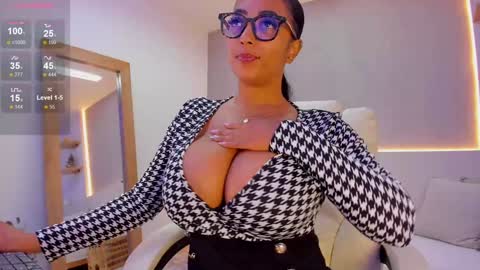 Snapshot of anahi_ryan chatting on 01.07.25 Ana online show from 01.07.25