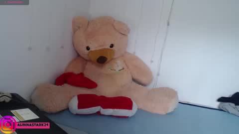 Anahi Browns online show from 02.24.25