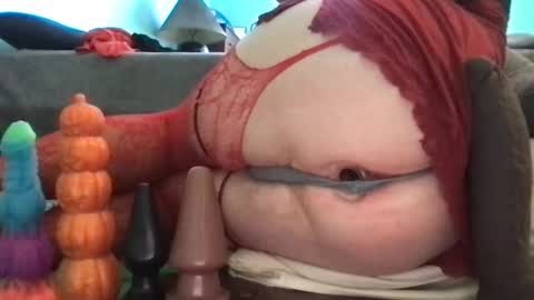 Snapshot of analzilla chatting on 10.26.25 Mandy online show from 10.26.25