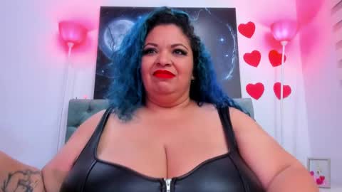 Snapshot of anamariiarios chatting on 03.08.25 Ana Maria online show from 03.08.25