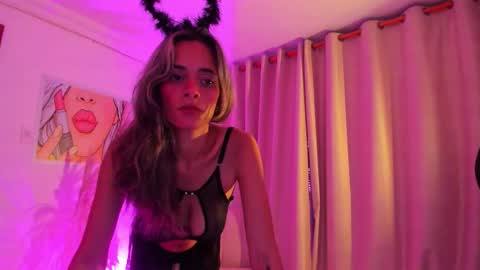 Snapshot of anaskinny chatting on 10.28.25 Ana online show from 10.28.25