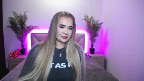 anastacyyellig online show from 10.09.25