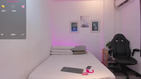 Snapshot of anastasia_lauren chatting on 09.29.25 Ana online show from 09.29.25