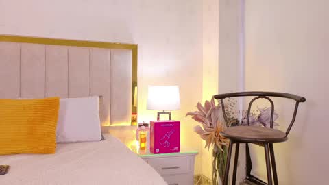 Mia online show from 04.11.26