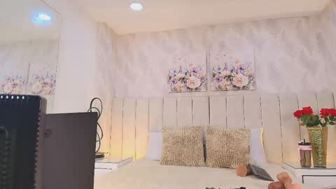 Mia online show from 05.14.26